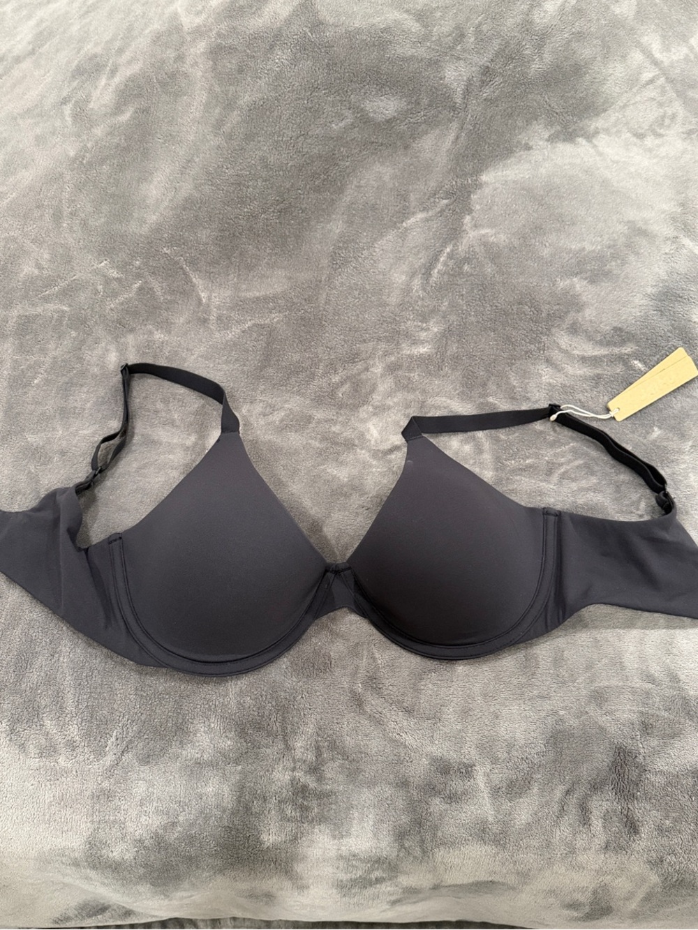 SKIMS Smooth T-Shirt Bra in Charcoal